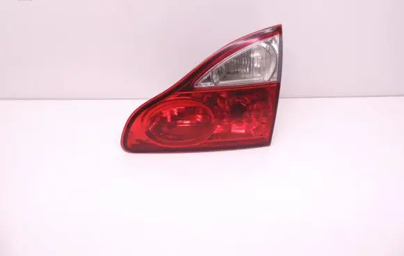 Toyota Avensis Verso Tailgate rear/tail lights D233