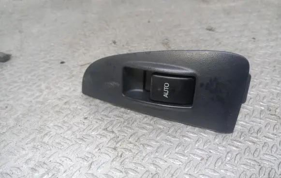 Toyota Avensis T250 Electric window control switch 7427205020