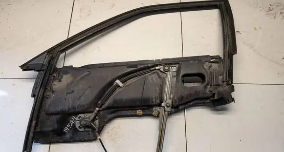 Audi 80 90 B3 Front door window/glass frame
