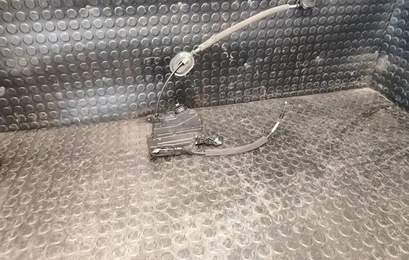 Renault Captur Front door lock 805031332R