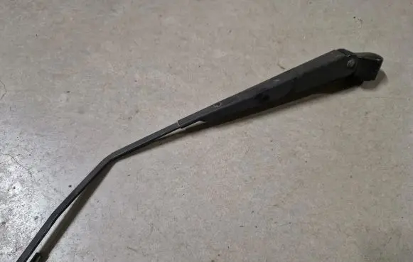 Mitsubishi Pajero Sport I Rear wiper blade arm