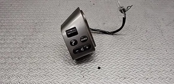 Steering wheel buttons/switches