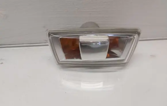 Opel Meriva B Front fender indicator light 13252455 13252456