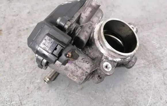 Volkswagen Golf VII Throttle valve 04L128063N