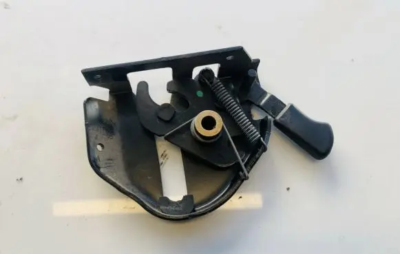 Volkswagen PASSAT B4 Seat back rest lock catch 357885737