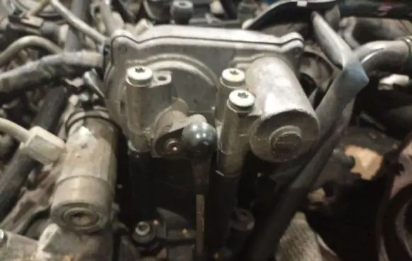 Volkswagen Touareg I Intake manifold valve actuator/motor