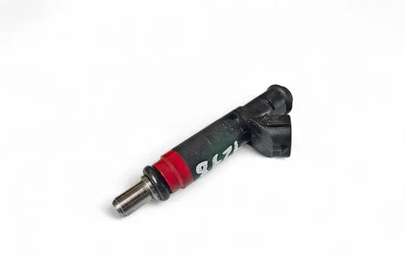 Skoda Fabia Mk1 (6Y) Fuel injector 03D906031C