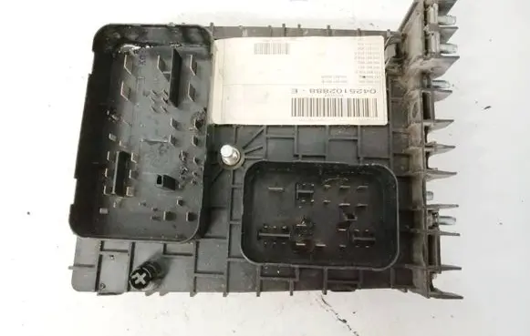 Volkswagen Touran I Fuse box set 1k0937124