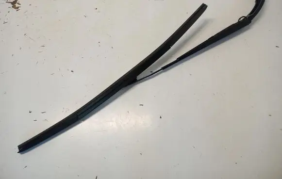 Nissan Leaf II (ZE1) Front wiper blade arm 17729673788