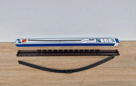 Ford Galaxy Windshield/front glass wiper blade 1M2117B437AC