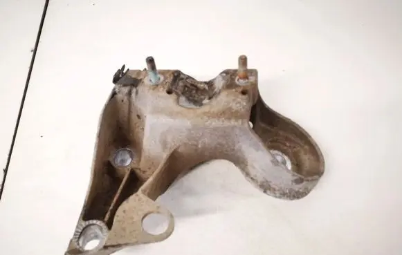 Audi A4 S4 B7 8E 8H Engine mounting bracket 8e0199532f