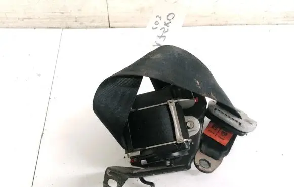 Middle seatbelt (rear)