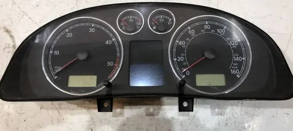 Volkswagen PASSAT B5.5 Speedometer (instrument cluster) 3B0920927A