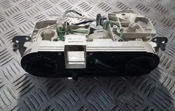 Mitsubishi Pajero Climate control unit MR360556