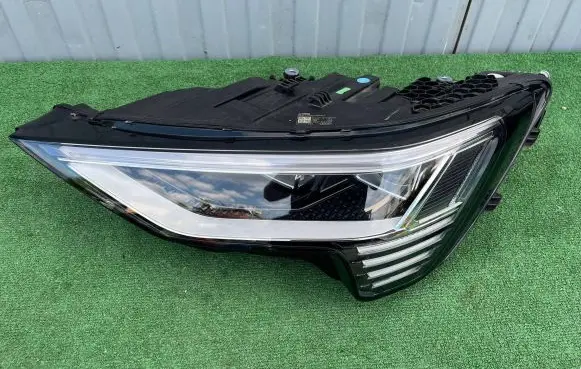 Audi e-tron Headlight/headlamp 4KE941039 1090026 LE17A6414