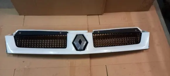 Renault Master II Front bumper upper radiator grill 8200233765