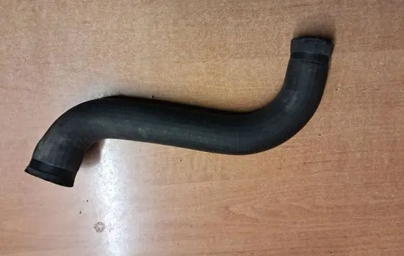 Mercedes-Benz 280 450 W116 Engine coolant pipe/hose 1165012582