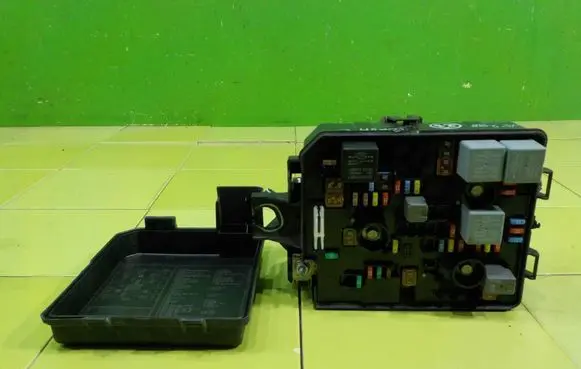 Opel Corsa E Fuse box set 39068001 XP288