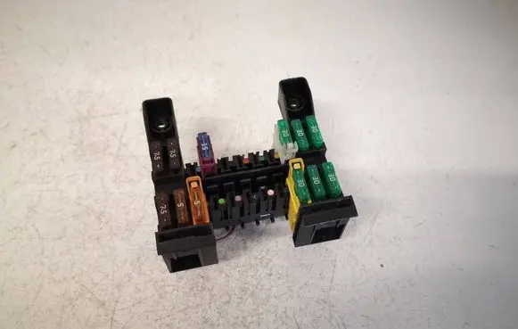 Mercedes-Benz E W211 Fuse box set 2115450301