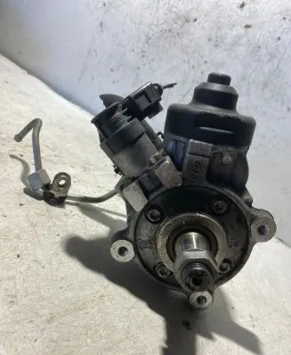 Skoda Octavia Mk3 (5E) Fuel injection high pressure pump 04L130755D 0445010537
