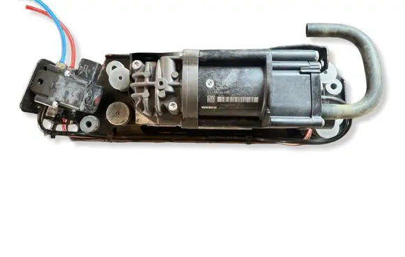BMW 5 F10 F11 Air suspension compressor/pump 6789450 24449710 036089