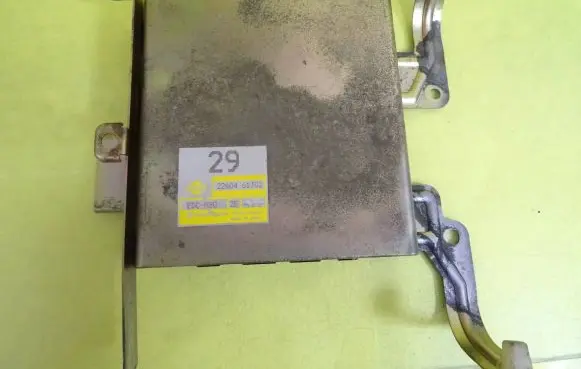 Nissan Primera Engine control unit/module 2260461J02
