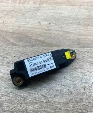 Mercedes-Benz C W203 Airbag deployment crash/impact sensor 0018204426 003700