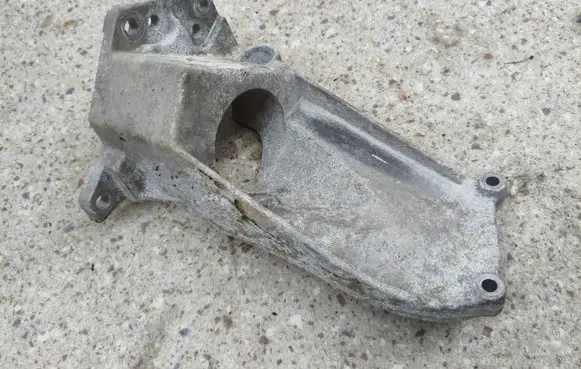 Volvo S60 Gearbox mounting bracket 31370633
