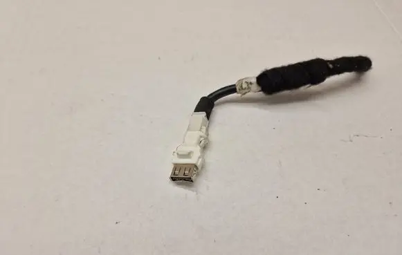 BMW M3 F80 USB socket connector 6982242 9390501
