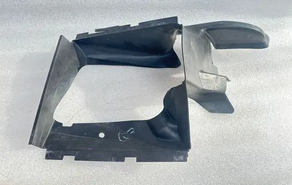 Audi Q7 4L Intercooler air guide/duct channel 4L0117336