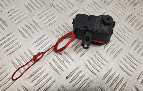 Audi S5 Fuel tank cap lock motor 8F0862153B