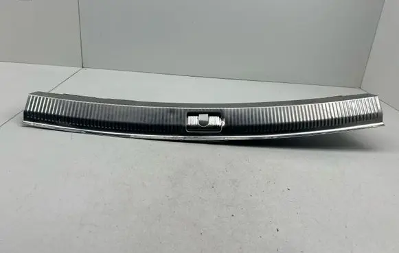 Trunk/boot sill cover protection