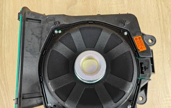 BMW 8 G16 Subwoofer speaker 2622472
