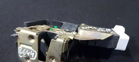 Mitsubishi Space Star Rear door lock