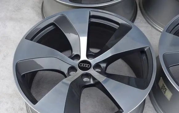 Audi Q7 4M R21 alloy rim 4M0601025E