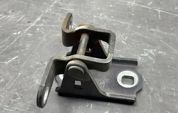 Opel Insignia A Front door upper hinge 13326768