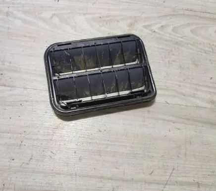 Dacia Duster II Quarter panel pressure vent 7700838358