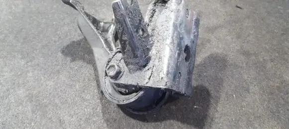 Toyota Avensis T250 Engine mount bracket