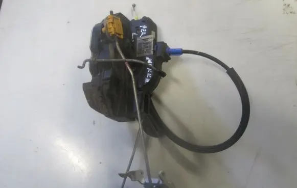 Opel Mokka X Front door lock 13579521