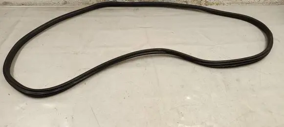 BMW 1 F40 Rear door rubber seal (on body) 7452335