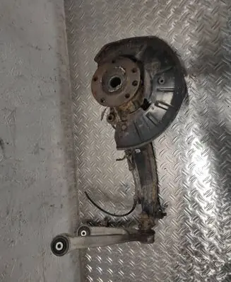 Volkswagen Touareg I Front wheel hub 7L0407258A