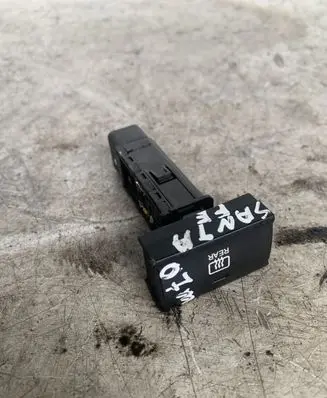 Hyundai Santa Fe Windscreen/window heater switch 202002962