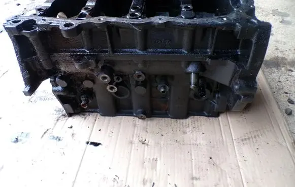 Hyundai Santa Fe Engine block D4EA