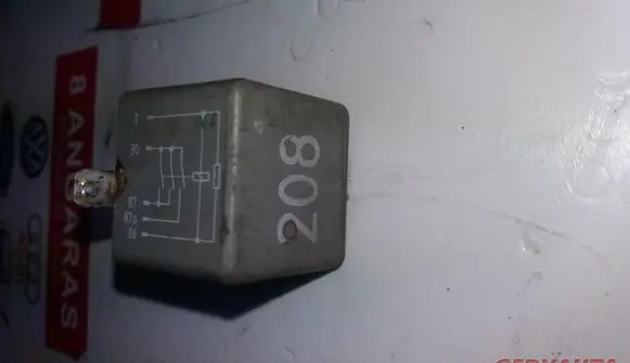 Volkswagen PASSAT B5 Other relay 8A0951253B