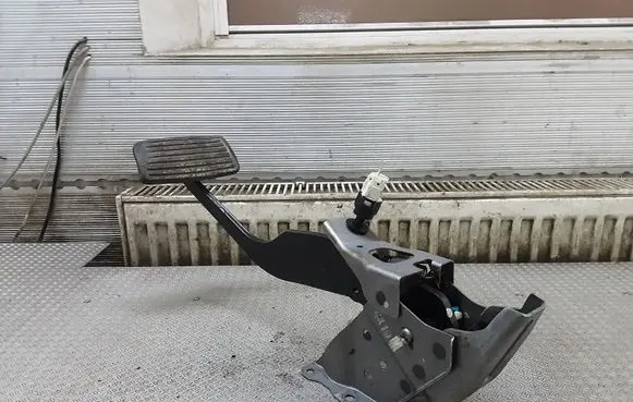 Honda Stream Brake pedal