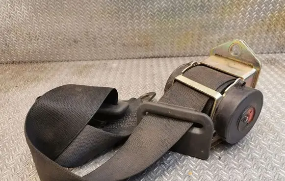 Mercedes-Benz E W211 Middle seatbelt (rear) 2118600985