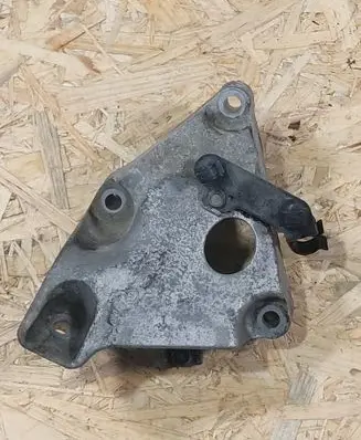 Engine mounting bracket