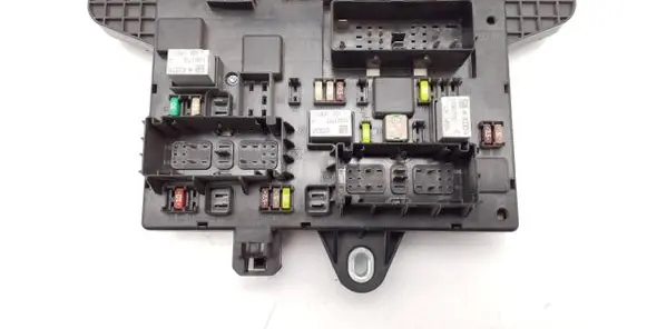 Opel Zafira C Fuse module 13368653 1110140AC 365927271