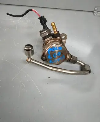 Volkswagen Polo VI Fuel injection high pressure pump 04E127026BH