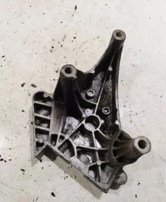 Volkswagen Golf V Engine mounting bracket 03G199207G V560K1S172
